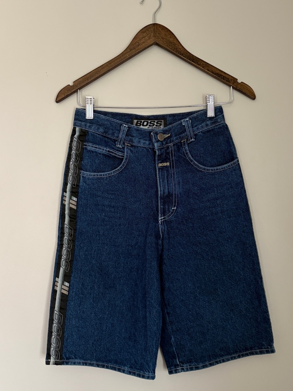 Y2K Boss dark wash high rise denim jorts | streetwear, model off duty outfit